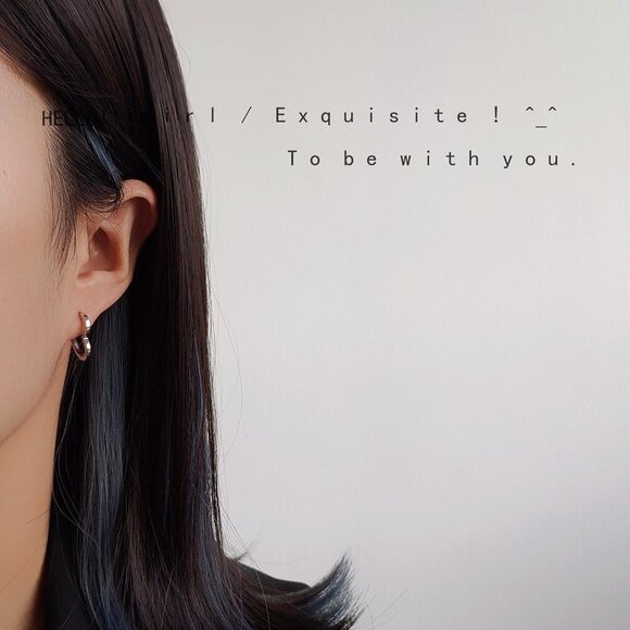 Minimalist Heart Stud Earrings - Picture 3 of 7